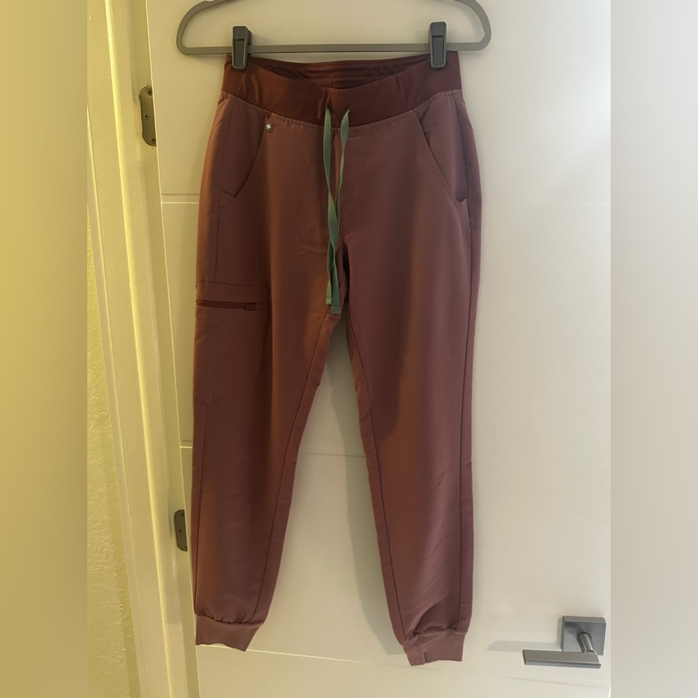 Figs Women's joggers Mauve with Green Drawstring